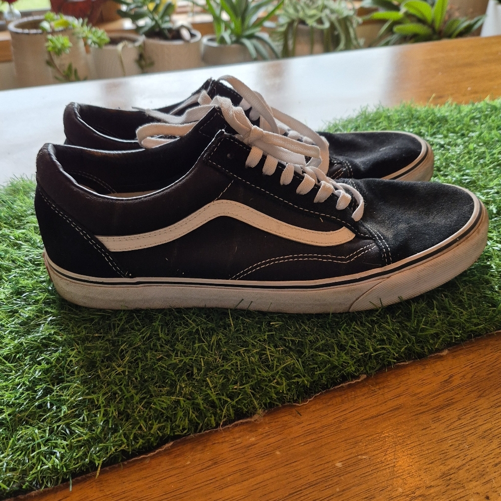 Vans Black & White Old Skool Men’s Sneakers